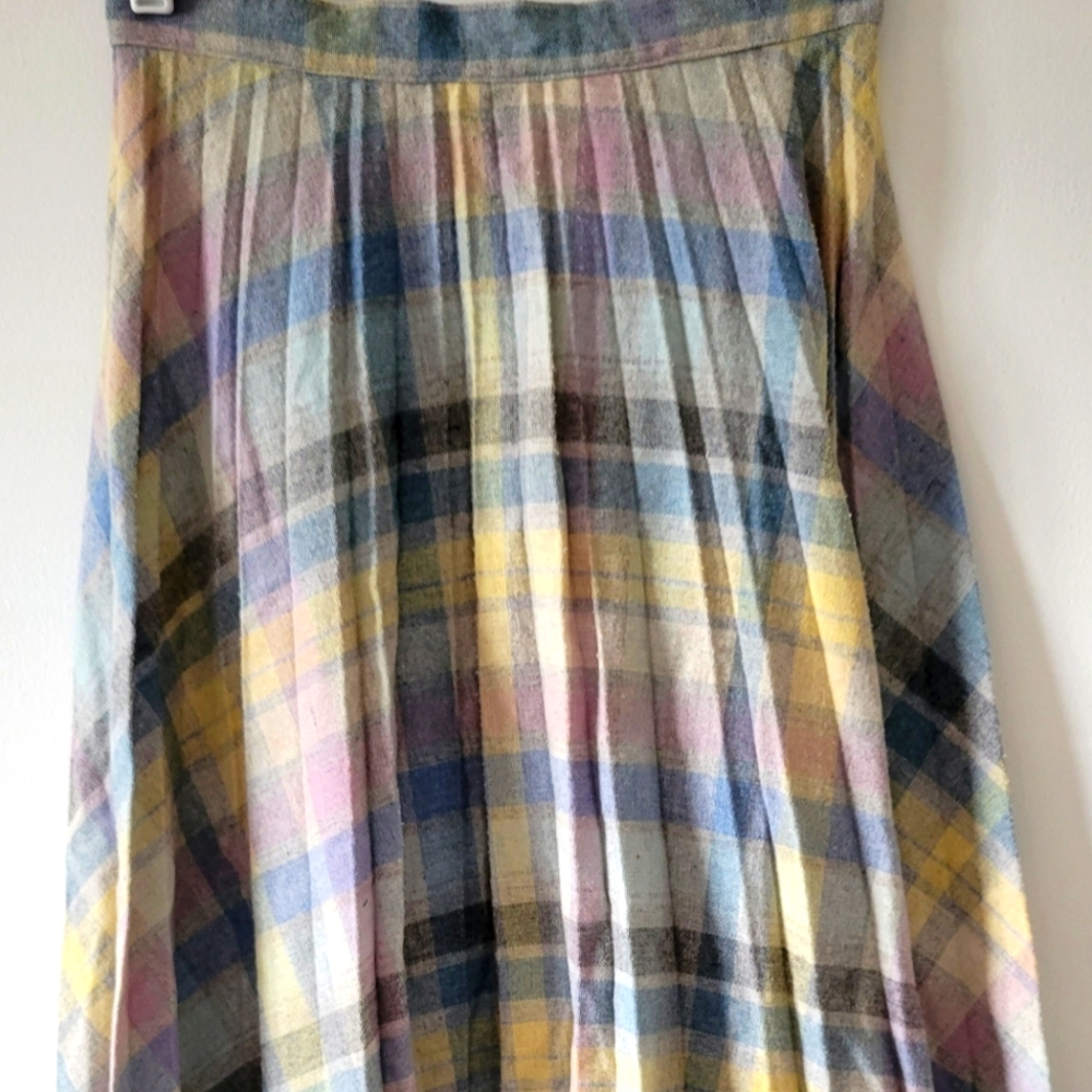 Int. Ladies Garmet Workers Union vintage pastel plaid skirt. 26 inch waist
